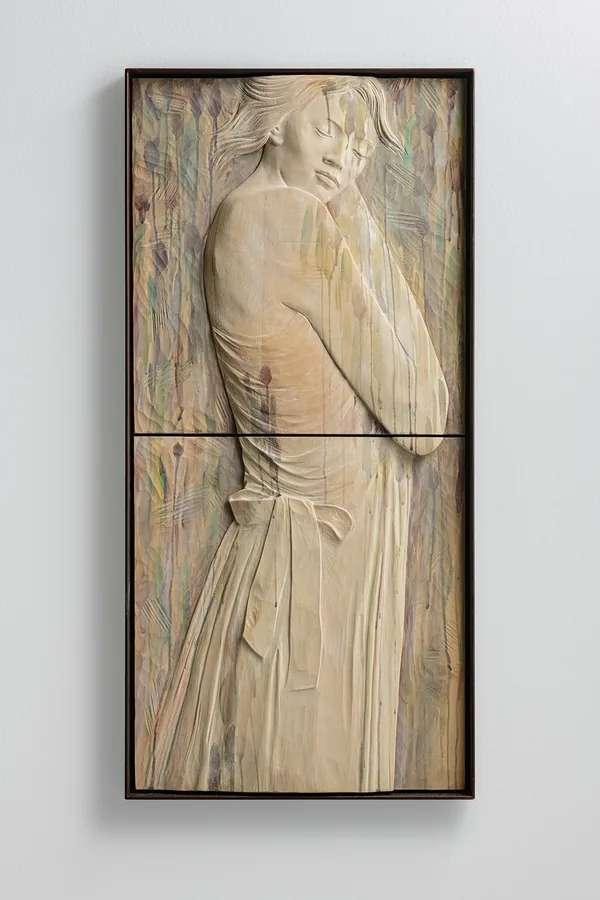Relief stehende Frau im Profil — Relief, Holz, gefasst