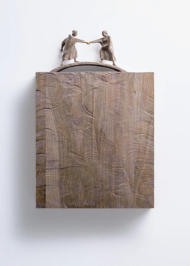 Relief mit reichenden Händen — Relief, Holz mit Blattgold