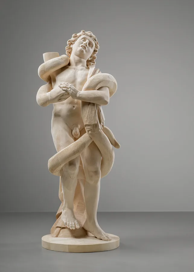 Umschlungener stehender Jüngling — Holz