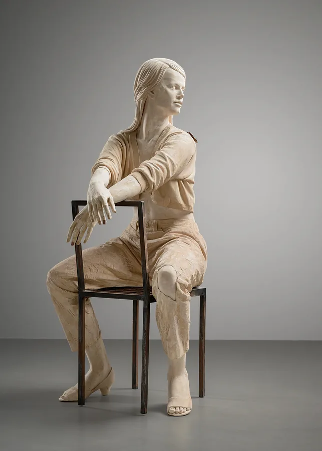Model with Butterfly — Linde · 140 cm