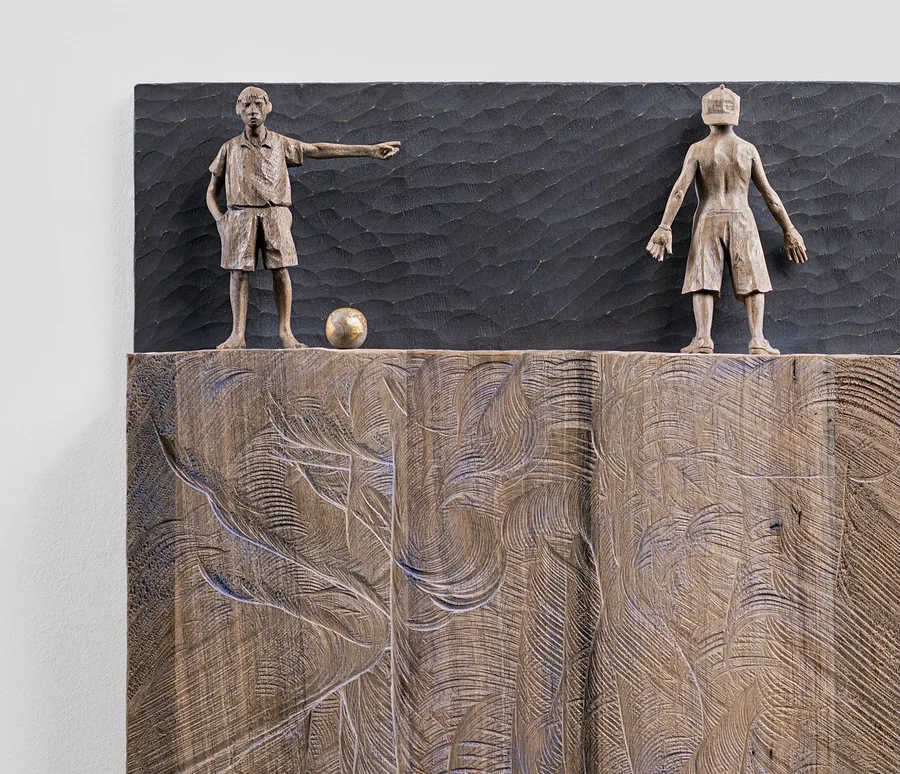 Last Chance — Relief, Nussholz · 60 × 39 cm